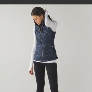 Lululemon Down For A Run Vest navy size 6